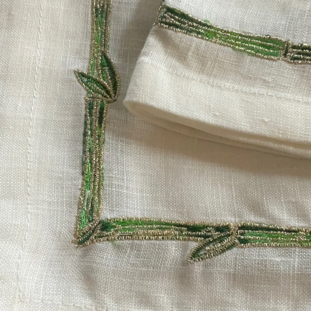 NWT KIM SEYBERT BAMBOO NAPKINS SET OF 2 WHITE LINEN Green with gold thread